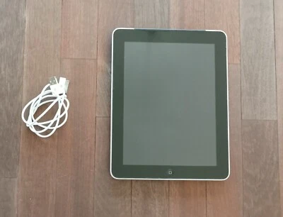 Apple iPad 1a generazione, 32GB, Wi-Fi + 3G, A1337, argento/nero, con carica bat - Immagine 1 di 2