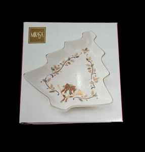 Mikasa Holly Elegance Canape Candy Snack Dish 8" Christmas Tree Shaped #FK001 - Picture 1 of 9