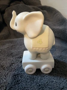 Precious Moments - Geburtstagszug #4 Elefant # 15970 Haken beschädigt - Bild 1 von 7