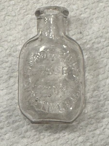 Antique Hood’s Pills Mini Flask Bottle Doses 1-4 Cures Liver Ills Lowell, Mass. - Picture 1 of 2