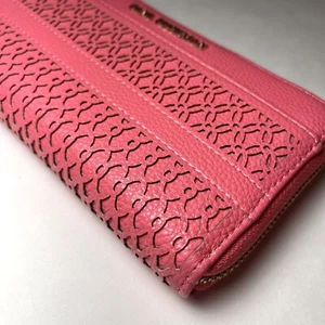 DANA BUCHMAN rosa Laser geschnittener umlaufender Reißverschluss Clutch Geldbörse Kalbsleder perforiert - Bild 1 von 16