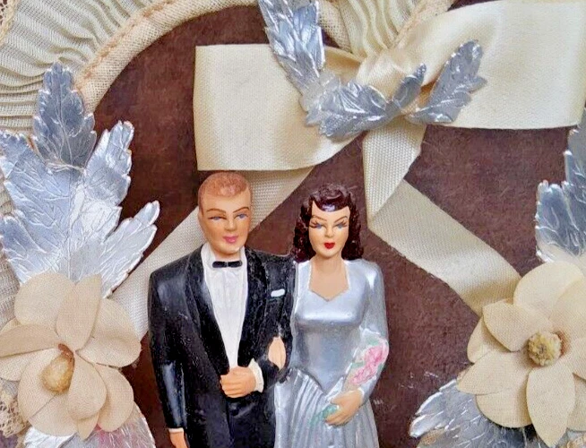 DE COLECCIÓN ADORNO DE PASTEL DE BODA, NOVIA Y NOVIO COSTA AÑOS 40 corazón de encaje 25 aniversario Foto 1 de 4