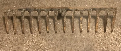 Antiga cabeça de ancinho de gramado folha de aço 16” de largura ~5\16”x 3,75” - Imagem 1 de 4