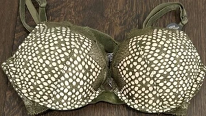 Victoria’s Secret Bombshell Bra Size 32B - Picture 1 of 4