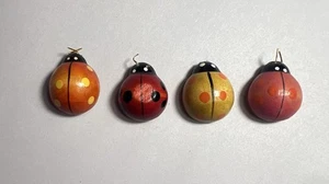 Juego de 4 imanes de nevera Ladybug de madera vintage hechos en Japón - Imagen 1 de 7