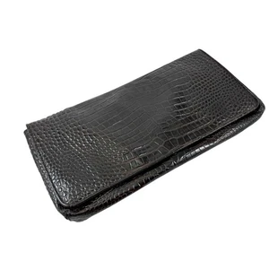 Bolso sin asas Cole Haan Moro charol cocodrilo en relieve sobre de gran tamaño magnético - Imagen 1 de 8