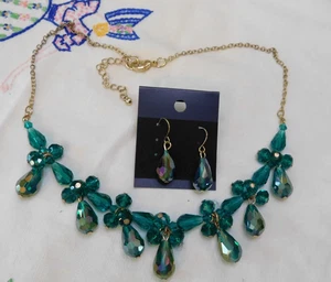 Conjunto de collar y pendientes de cadena de cristal aurora boreal verde esmeralda de vacaciones - Imagen 1 de 7