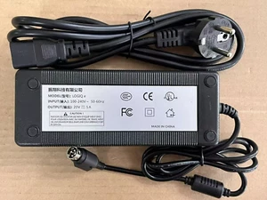 GE LOGIQ e,  power supply 4-pin plug - Picture 1 of 4
