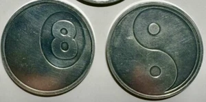 2 Pogs / Stack n' Smack Slammer - acht Ball und Yin&Yang - Bild 1 von 2
