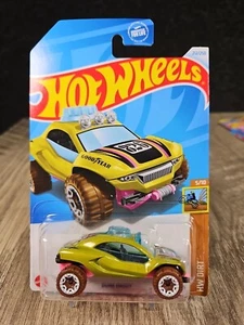 Coche de juguete fundido a presión Hot Wheels Dune Daddy HW verde tierra y rosa 1:64 2024 - Imagen 1 de 4
