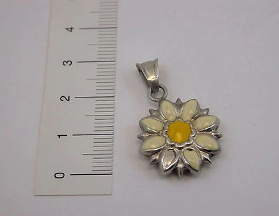 CIONDOLO MARGHERITA IN  ARGENTO E SMALTO VINTAGE ANNI '80 SILVER PENDANT FLOWER - Immagine 1 di 2