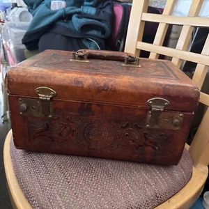 VTG tooled floral brown leather train cosmetic jewelry case FOR REPAIR OR CRAFT - Picture 1 of 8