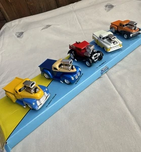 MUSCLE MACHINES 1/64 5 PACK PICKUP TRUCK 1929 FORD CHEVY WILLYS pressofuso - Foto 1 di 8