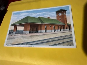 c1920 Grande Stazione Passeggeri Nord Esterno Fargo North Dakota ND Cartolina - Foto 1 di 2