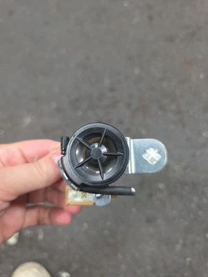 NISSAN JUKE 2010-14 NEARSIDE FRONT DASHBOARD SPEAKER/TWEETER 281E11KA0A   O6024 - Image 1 of 4