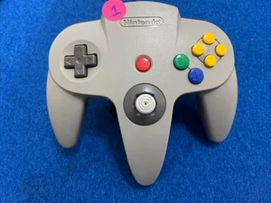 Mando Oficial Nintendo 64 GRIS AUTÉNTICO OEM N64 Control Remoto Apretado Stick 9/10 - Imagen 1 de 11