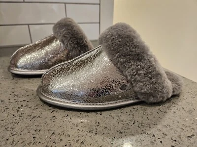 NOVO CHINELO FEMININO UGG TAMANHO 6 SCUFFETTE II GUNMETAL SPARKLE FEITO NO VIETNÃ  - Imagem 1 de 4