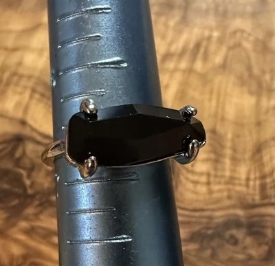 Anillo de cóctel disfraz negro asimétrico tono plata 6,75 Foto 1 de 4