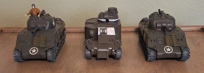 Dos nuevos tanques Sherman Ray WW2 diecast EE. UU., un tanque ligero M3 Lee M2 de plástico. Foto 1 de 4