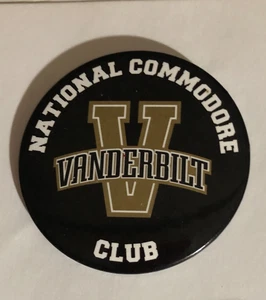 RARE VINTAGE VANDERBILT NATIONAL COMMODORE CLUB 2 1/2” PIN BUTTON - Bild 1 von 3