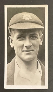 B# 18 H LARWOOD NOTTS 1928 AUSTRALIAN ENGLISH CRICKETERS DRAPKIN CIGARETTE CARD - Picture 1 of 2