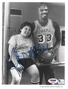 Kareem Abdul-Jabbar Signed Ask Max Movie 7x9 Photo PSA/DNA COA Lakers Autograph - Picture 1 of 12