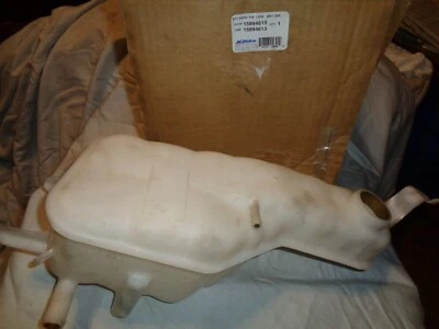 GENUINE GM ACDELCO 15894613 2007 CADILLAC CTS RADIATOR SURGE TANK ASSY NEW NOS - Image 1 of 4