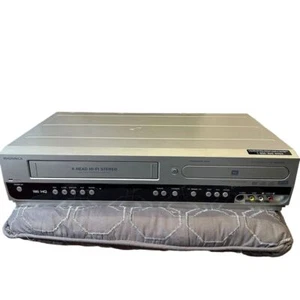 Magnavox MWR20V6 VCR DVD-RW Combo DVD Recorder - Picture 1 of 9