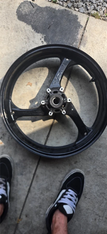 2005 cbr1000rr 前缘轻微唇部凹痕 — 第 1/2 张图片