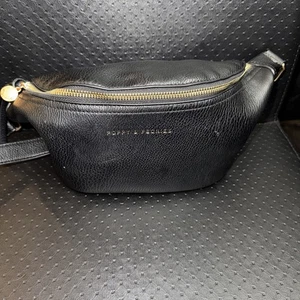 Bolso Sidekick Poppy And Peonies Negro Cuero Vegano Interior Rosa - Imagen 1 de 13