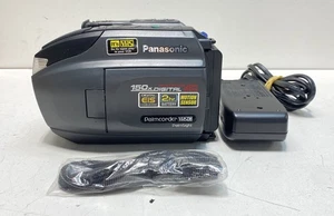 Panasonic Palmcorder PV-L551D VHS-C Camcorder - Picture 1 of 6