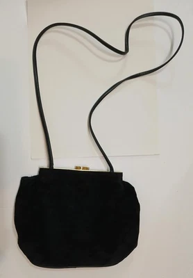 Bolsa de ombro feminina Giani Bernini preta camurça tiracolo armação tom dourado - Imagem 1 de 4