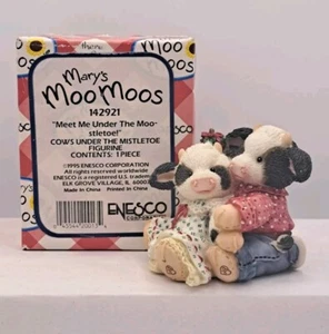 1995 Mary Moo Moos Enesco "Meet Me Under The Moo-stletoe" Christmas Cow Figurine - Picture 1 of 9