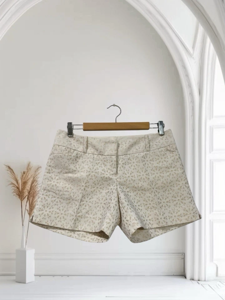 The Limited Tailored Shorts Feminino 4 Ilhós Marfim Bordado Summer Resort - Imagem 1 de 4