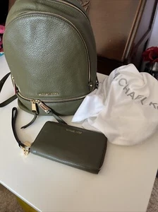 Michael Kors Rhea Leather Backpack And Purse Wallet Green - Picture 1 of 20