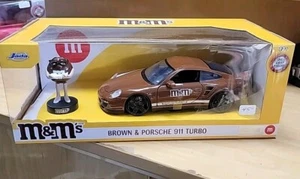 Jada 1:24 Brown M&M's Figure & Porsche 911 Turbo Diecast Model 34624 Hollywood - Picture 1 of 6