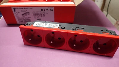 Legrand 77174 - Prise Quadruple MOSAIC détrompée ROUGE multi-support - Photo 1/3