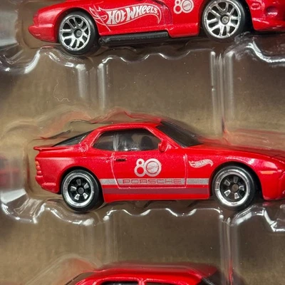 В руке ОТДЕЛЬНАЯ серебряная серия Hot Wheels Mattel 80-я годовщина. '89 PPORSCHE 944 TURBO - Изображение 1 из 3