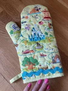 DELIGHTFUL DISNEY PARKS OVEN MITT OVEN GLOVE POT HOLDER RARE UNUSED RIK RAK - Picture 1 of 8