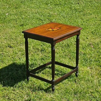 Mesa de acento vintage estilo victoriano rosa pintada a mano 16,25" x 13,75" x 20,5" Foto 1 de 4