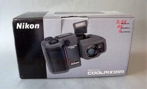 NIKON COOLPIX 995 DIGITAL CAMERA / 3.34 MP  4X OPTICAL ZOOM W/ACCESORIES / JAPAN - Picture 1 of 11
