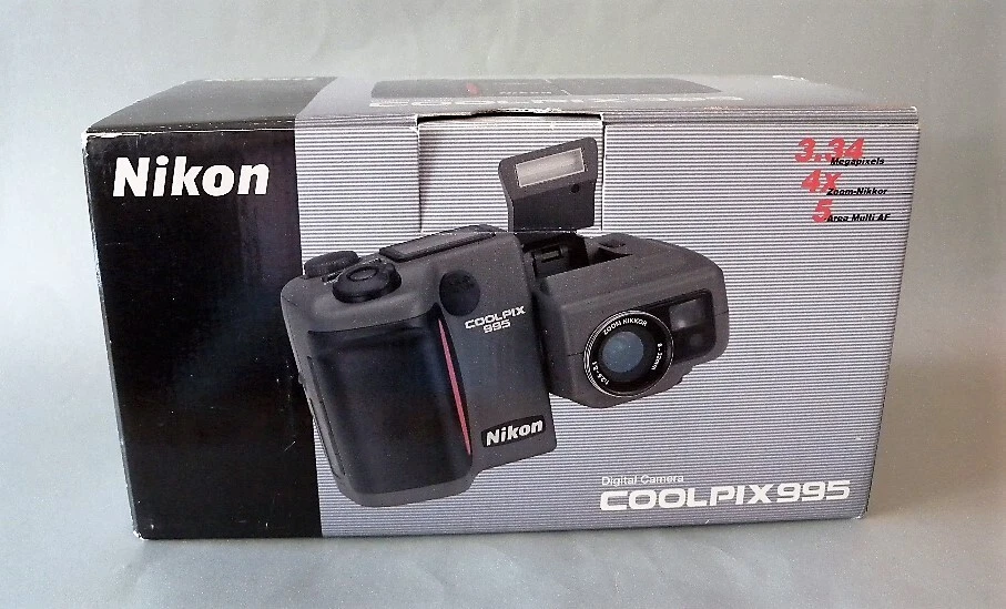 NIKON COOLPIX 995 DIGITAL CAMERA / 3.34 MP  4X OPTICAL ZOOM W/ACCESORIES / JAPAN - Image 1 of 4