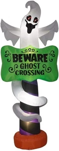 Home Accents 9' Geist mit Vorsicht Ghost Crossing Schild aufblasbar Halloween Neu - Bild 1 von 1