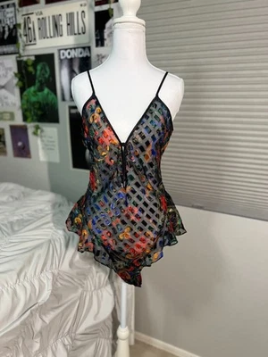 Etiqueta Dourada Victoria’s Secret Vintage Teddy M Floral Malha Transparente Preta Multicolor - Imagem 1 de 4