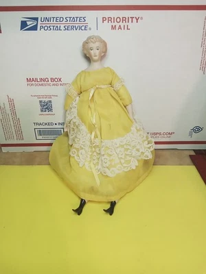 Antiguo vestido amarillo muñeca porcelana Repro Majel 12"  Foto 1 de 4