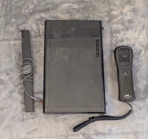 Nintendo Wii U 32 GB Console W/ Sensor Bar - Picture 1 of 12