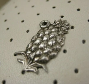 Small Vintage Solid Sterling Silver Hawaiian Pineapple Charm 925 - Picture 1 of 3