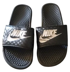 NIKE WOMEN'S BENASSI Slides Slide BLACK WHITE 343881-011 Size 7 - Picture 1 of 3