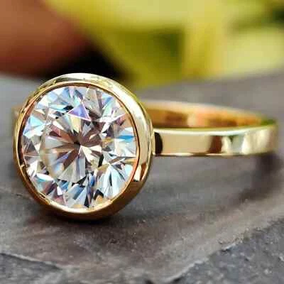 Anillo de compromiso solitario de diamantes CVD cultivados en laboratorio de corte redondo de 2,00 quilates de oro amarillo de 14 k Foto 1 de 4