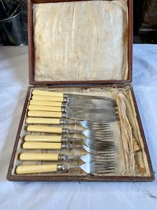 Vintage EPNS Fish Cutlery Set – 5 slicers & 6 Forks – Boxed Antique Flatware - Picture 1 of 6